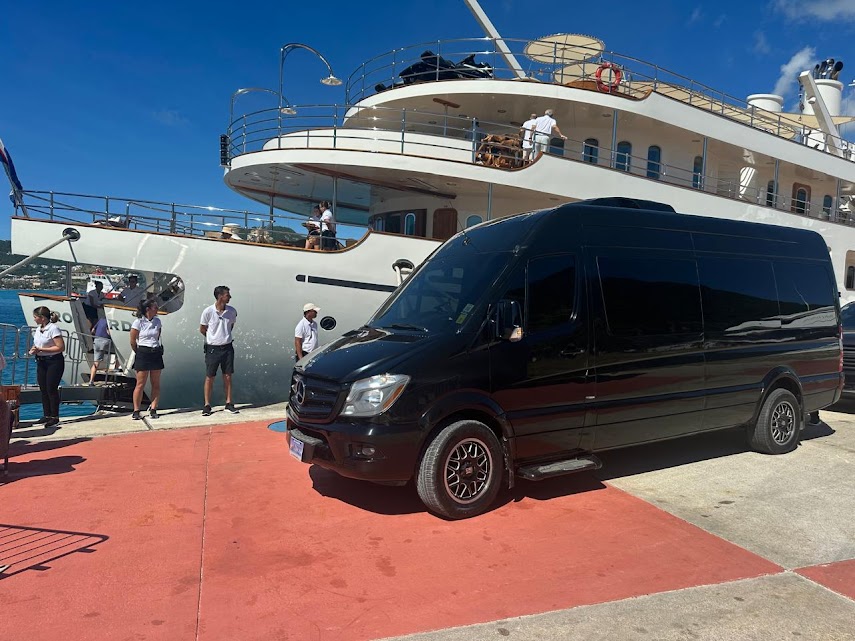 Honolulu treehouse with kitchen