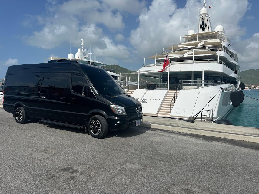 Honolulu treehouse with kitchen