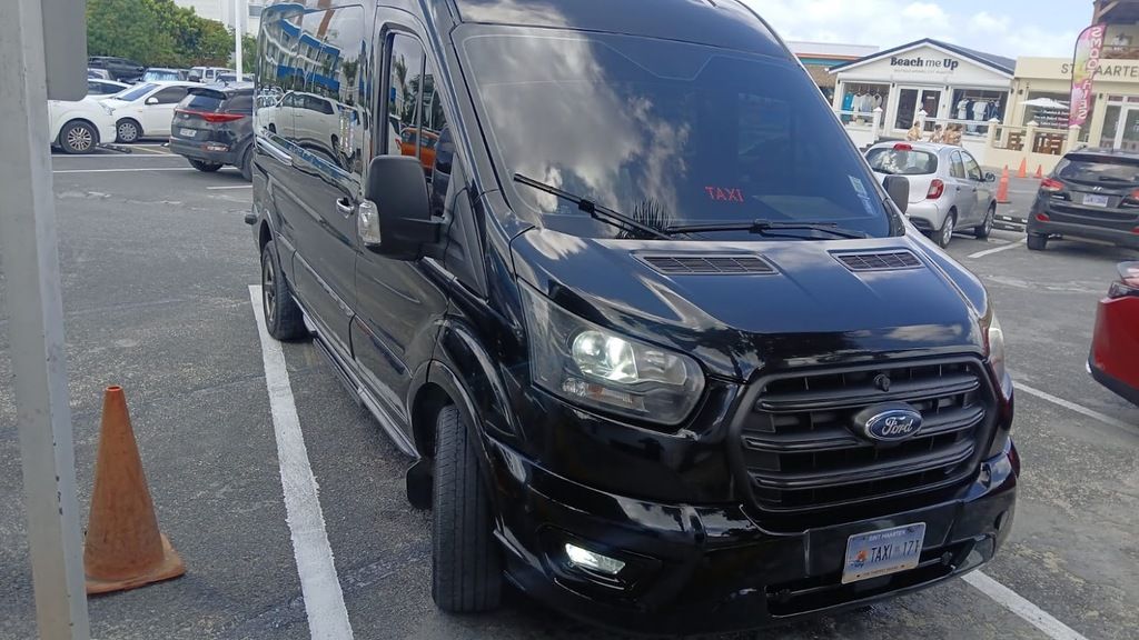 Honolulu treehouse with kitchen